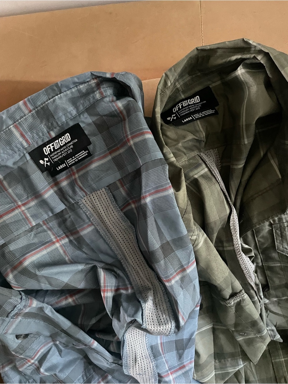 Off the grid squirrely Dan Men's Short-Sleeve Plaid Shirt - Olive Green & blue